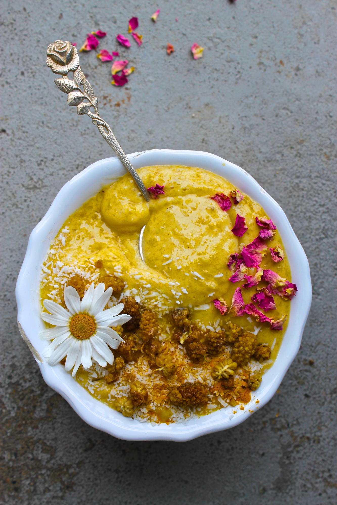 Mango Lassi Smoothie Bowl