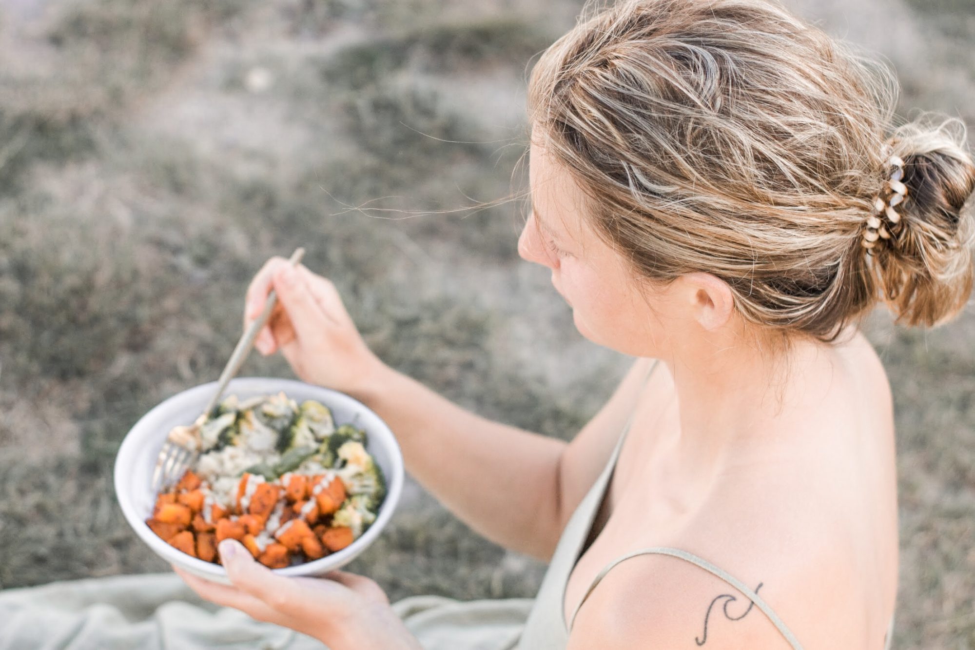 Girl_Eating_Salad