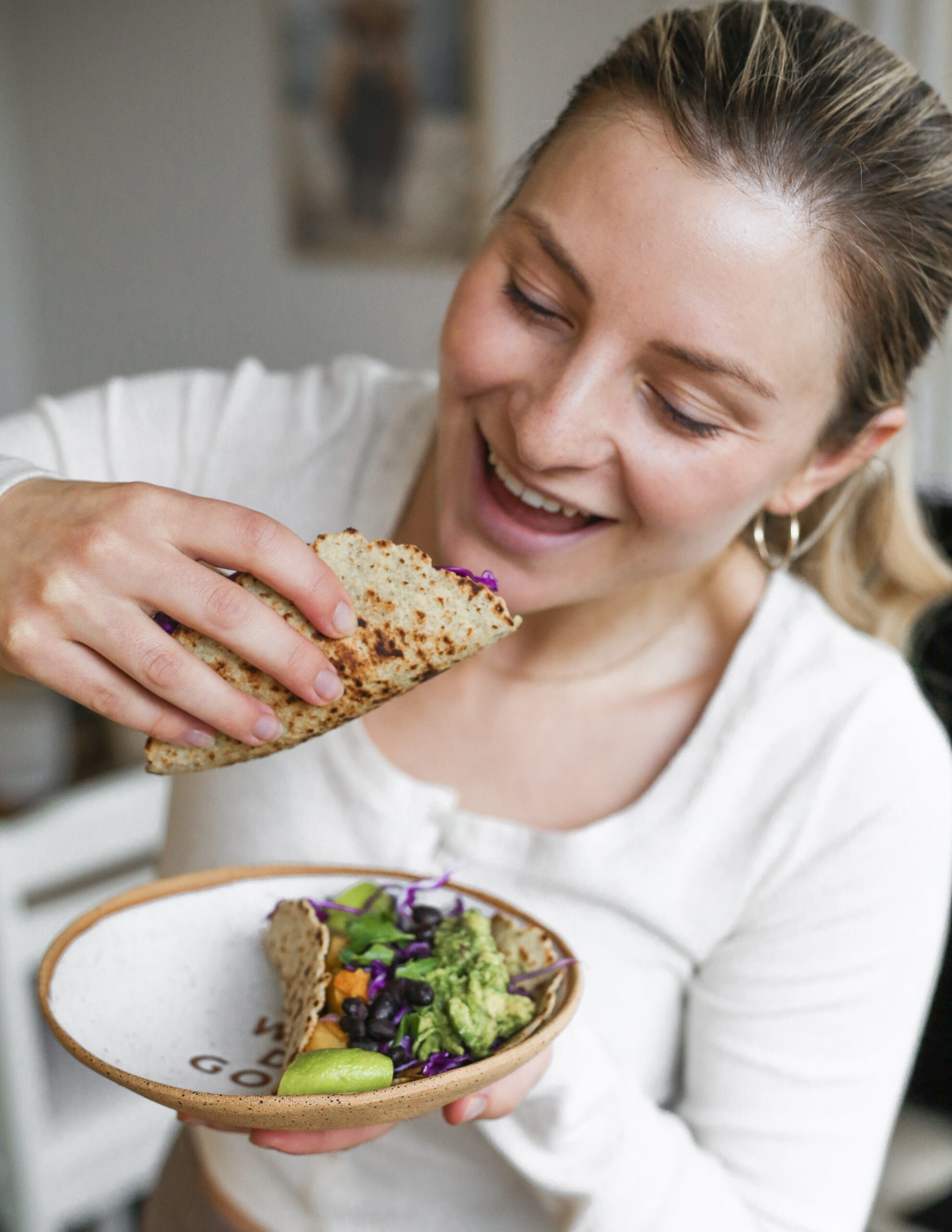 girl-eating-taco